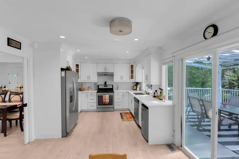 7773 143 STREET - photo 4 of 27