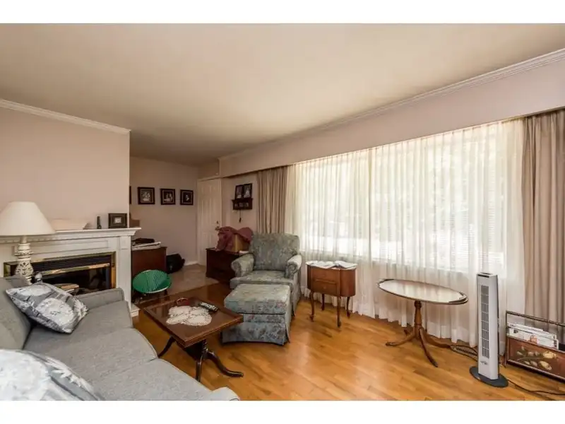 10135 145 STREET - photo 3 of 11