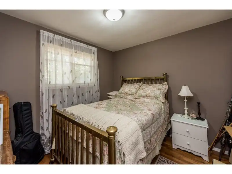 10135 145 STREET - photo 4 of 11
