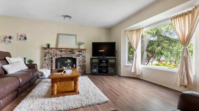 15252 97 AVENUE - photo 3 of 40