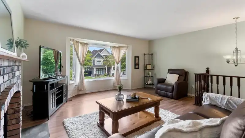 15252 97 AVENUE - photo 4 of 40