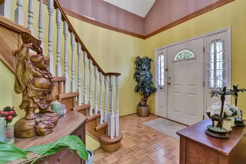 9256 152 STREET - photo 3 of 16