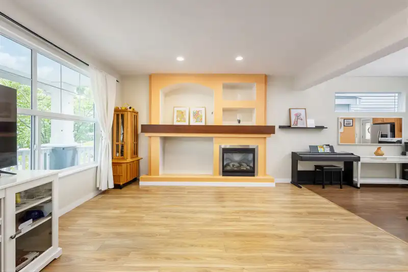 15186 61A AVENUE - photo 4 of 40