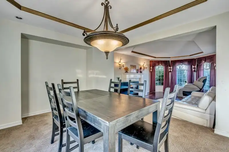 17986 67 AVENUE - photo 4 of 37