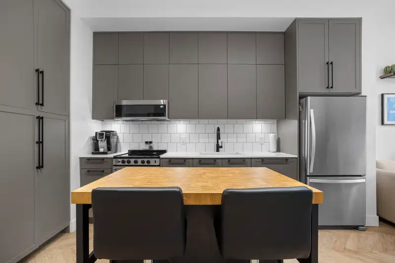 409 13929 105 BLVD - photo 2 of 23