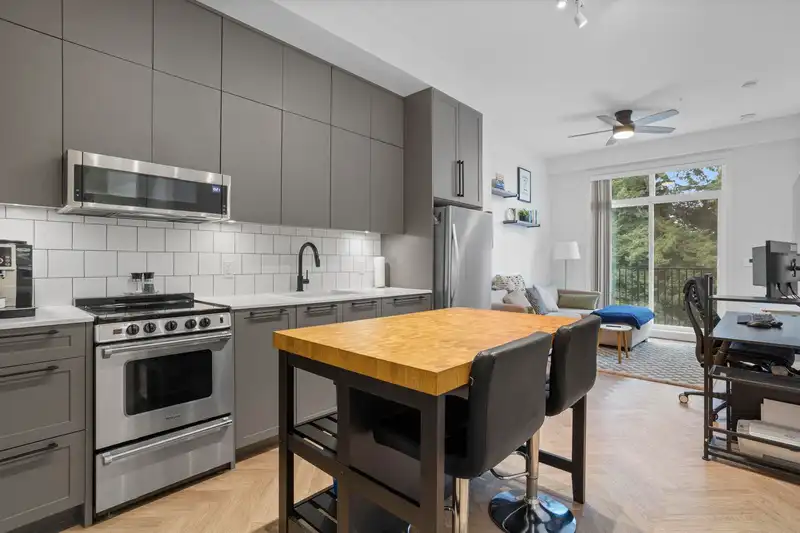 409 13929 105 BLVD - photo 3 of 23