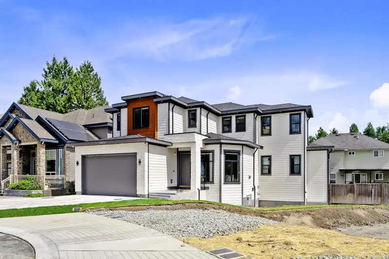 5826 138 STREET - photo 2 of 25