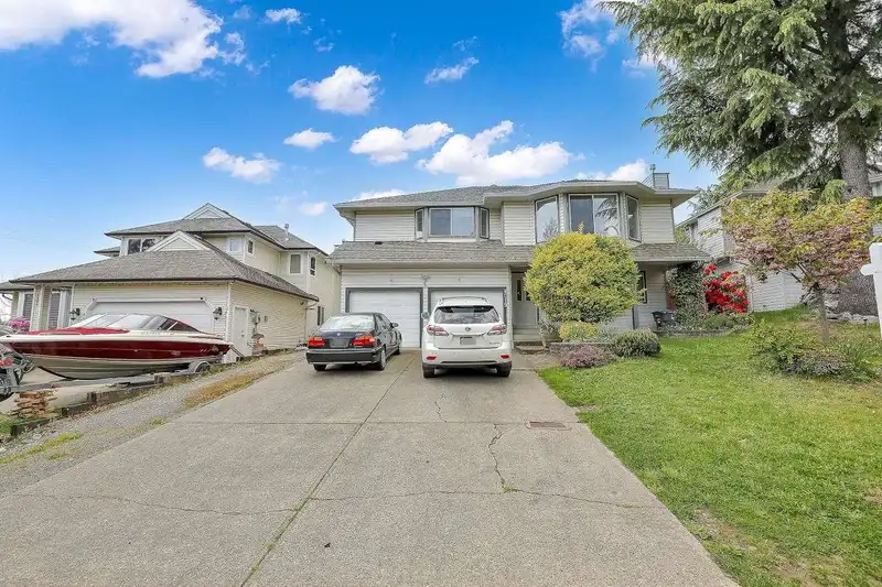 8019 158 STREET - photo 1 of 39