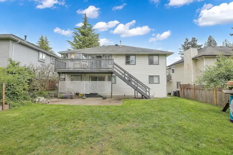 8019 158 STREET - photo 3 of 39
