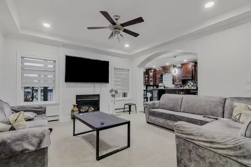 6842 131 STREET - photo 4 of 37