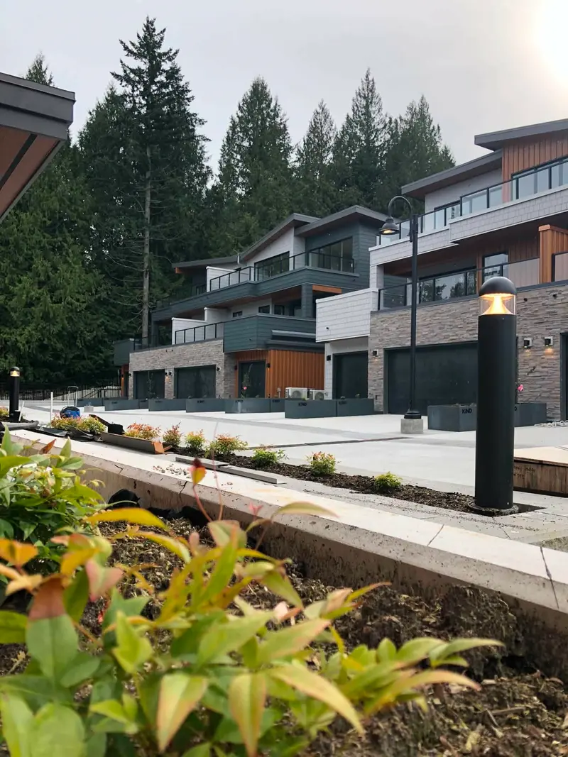 B2G1 464 EAGLECREST DRIVE - photo 2 of 6