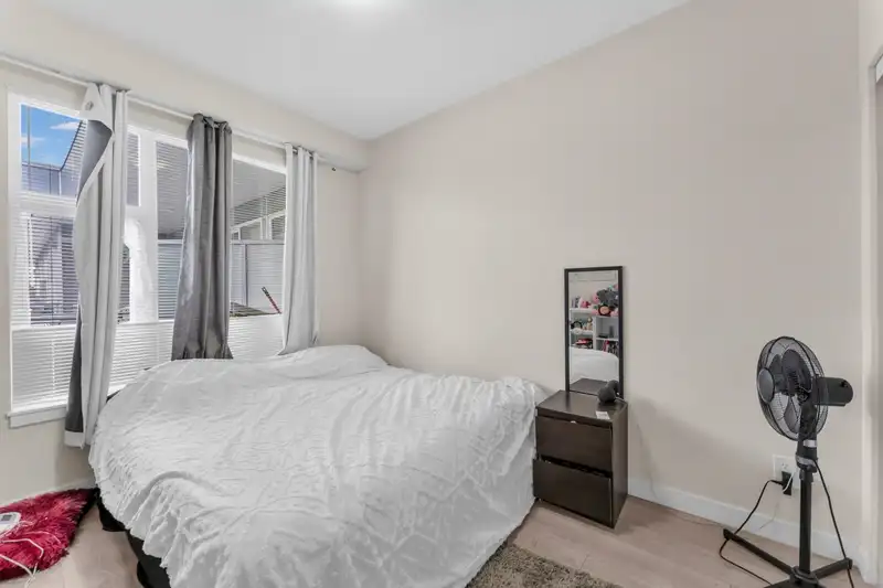 516 10838 WHALLEY BOULEVARD - photo 3 of 10
