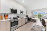 516 10838 WHALLEY BOULEVARD - thumbnail 8