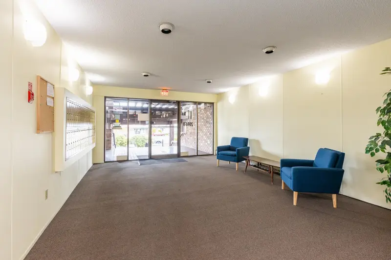 313 20460 54 AVENUE - photo 4 of 25