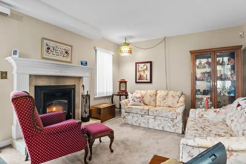 12509 76 AVENUE - photo 4 of 40