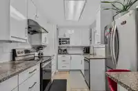 9656 125 STREET - thumbnail 11