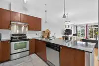 312 15380 102A AVENUE - thumbnail 4