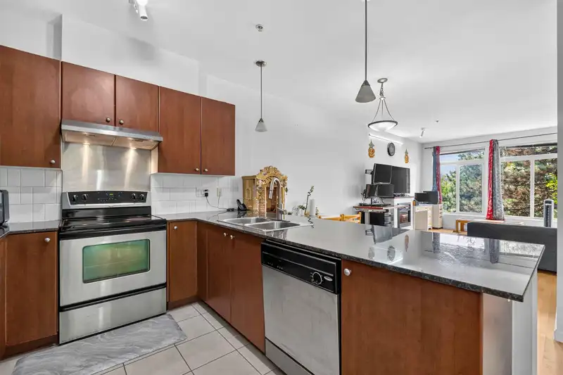 312 15380 102A AVENUE - photo 4 of 40