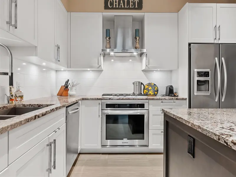 412 15360 20TH AVENUE - photo 3 of 25