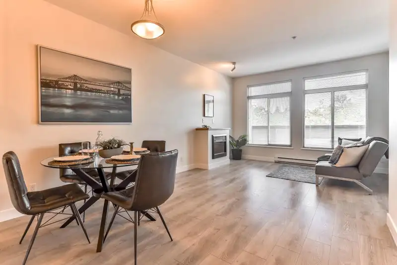 220 15380 102A AVENUE - photo 1 of 20