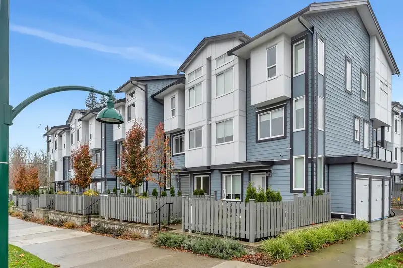 5 18833 70 AVENUE - photo 1 of 40