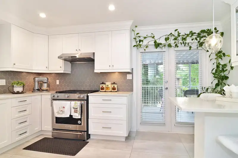 17134 62 AVENUE - photo 3 of 19