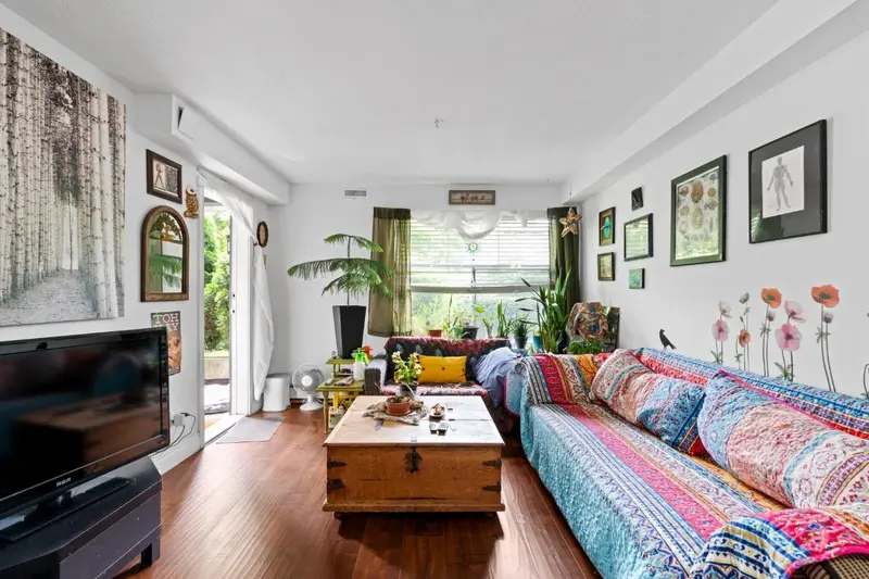 108 20561 113 AVENUE - photo 1 of 23