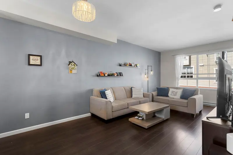 100 19505 68A AVENUE - photo 3 of 25