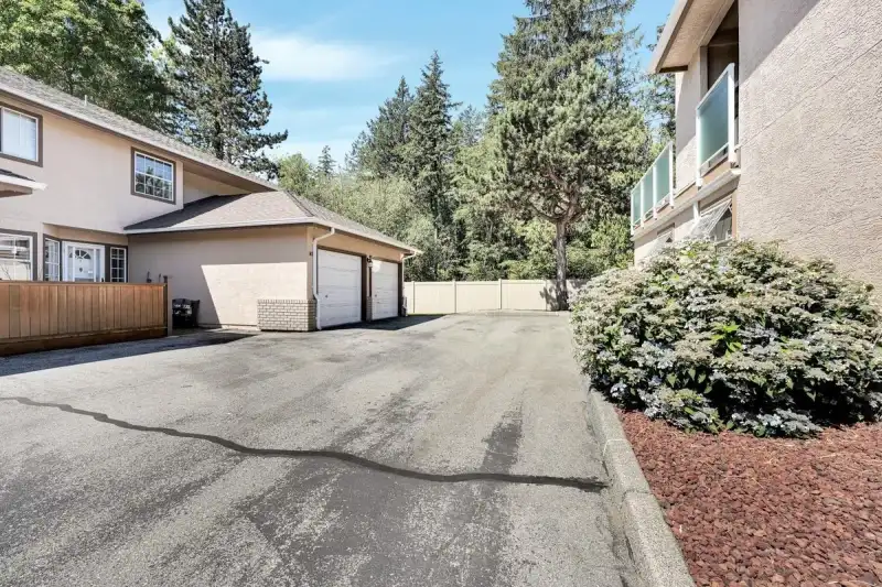 129 14861 98 AVENUE - photo 1 of 25