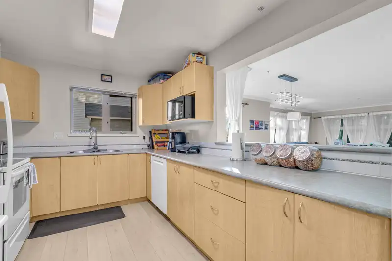 210 15220 GUILDFORD DRIVE - photo 4 of 26