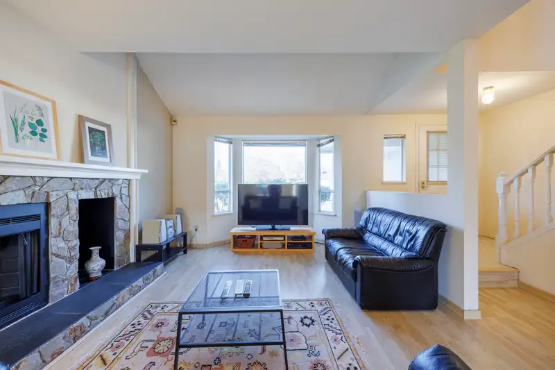 15114 98 AVENUE - photo 3 of 26