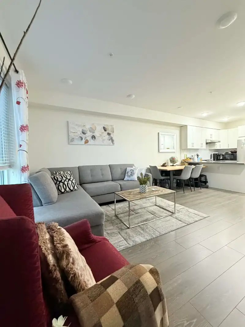 409 15351 101 AVENUE - photo 2 of 25