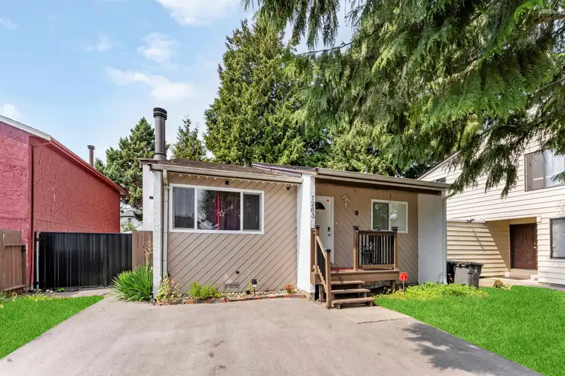 7263 129 STREET - photo 2 of 22
