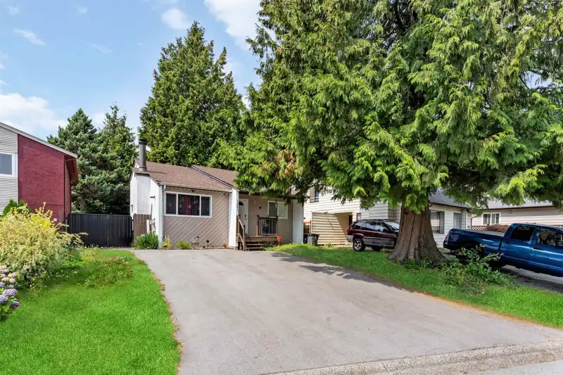 7263 129 STREET - photo 3 of 22