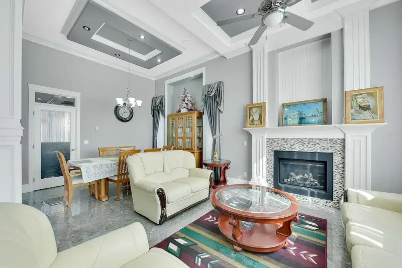 12153 94 AVENUE - photo 3 of 39
