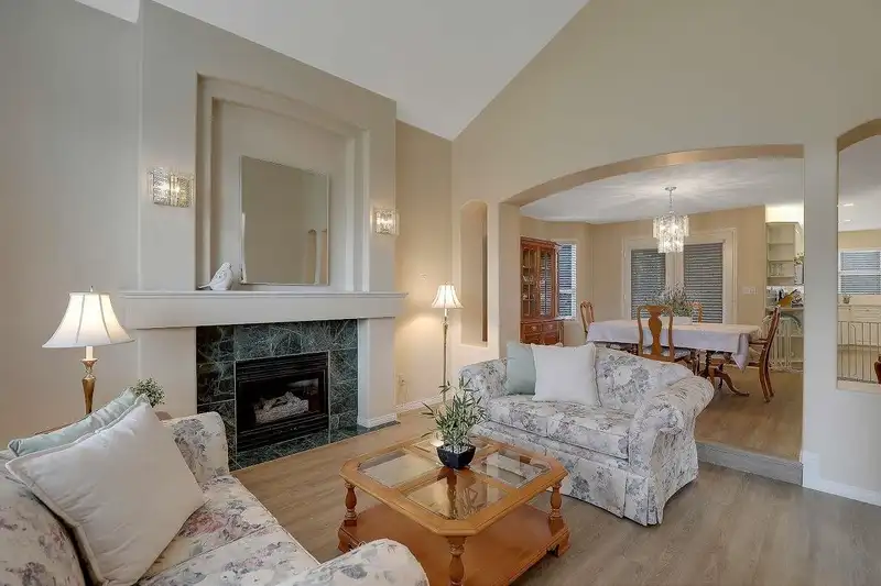 8020 KESTREL COURT - photo 4 of 36