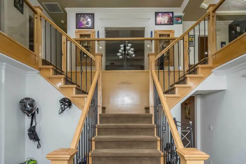 13027 68 AVENUE - photo 4 of 36