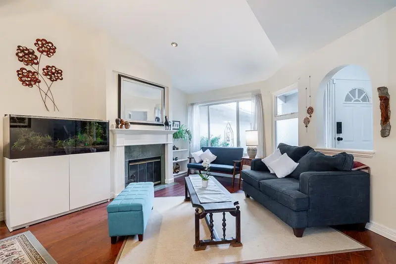 157 15501 89A AVENUE - photo 3 of 25