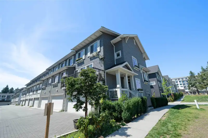 63 15850 85 AVENUE - photo 1 of 18