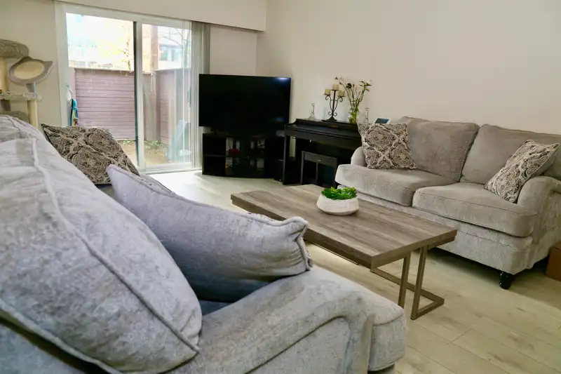 7 14171 104 AVENUE - photo 3 of 29
