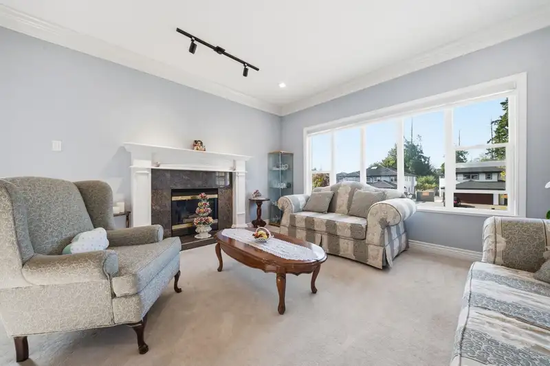 6938 127A STREET - photo 3 of 25