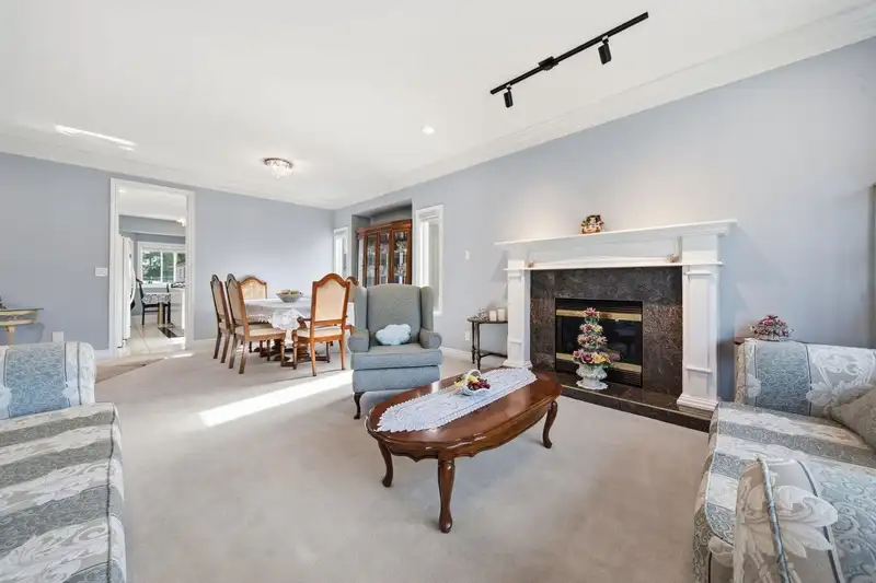 6938 127A STREET - photo 4 of 25