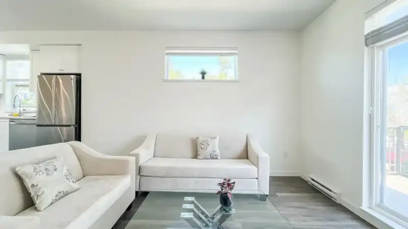 1 15487 99A AVENUE - photo 1 of 25