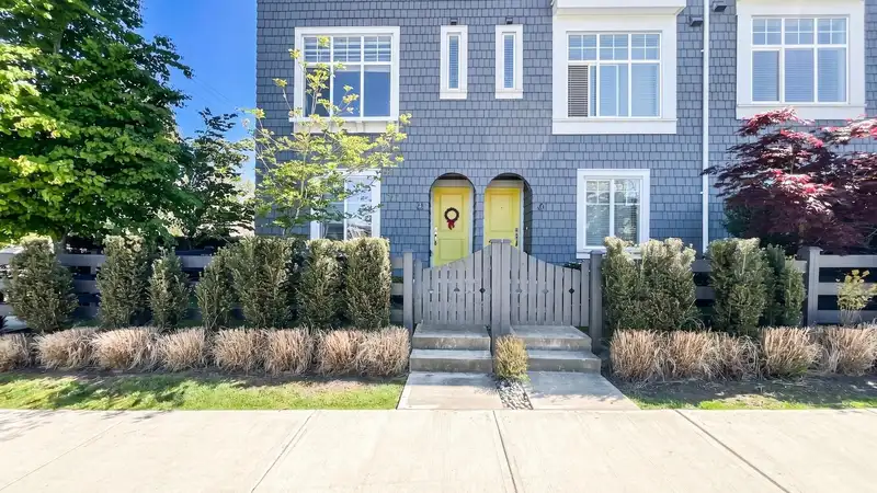 1 15487 99A AVENUE - photo 2 of 25