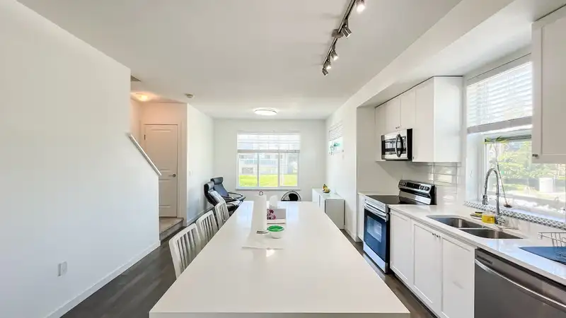 1 15487 99A AVENUE - photo 4 of 25