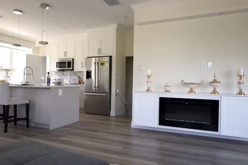 15 8181 135A AVENUE - photo 2 of 13