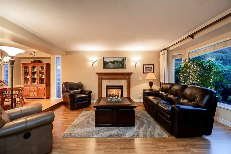16364 108 AVENUE - photo 4 of 33