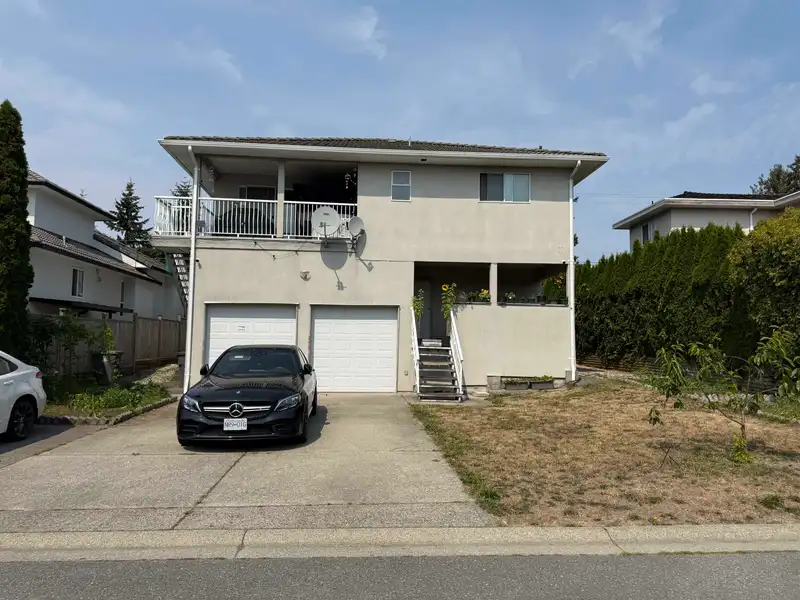 15290 84 AVENUE - photo 2 of 3