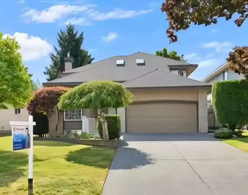 17172 102 AVENUE - photo 1 of 1