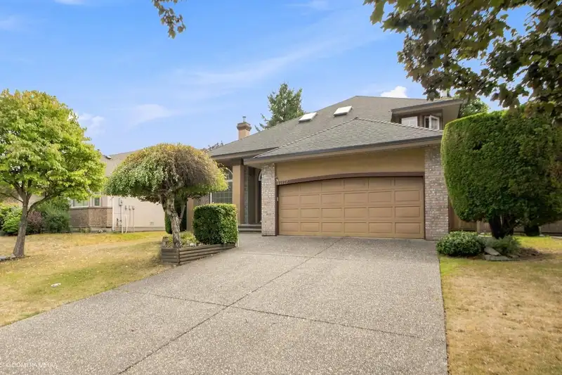 17172 102 AVENUE - photo 2 of 40